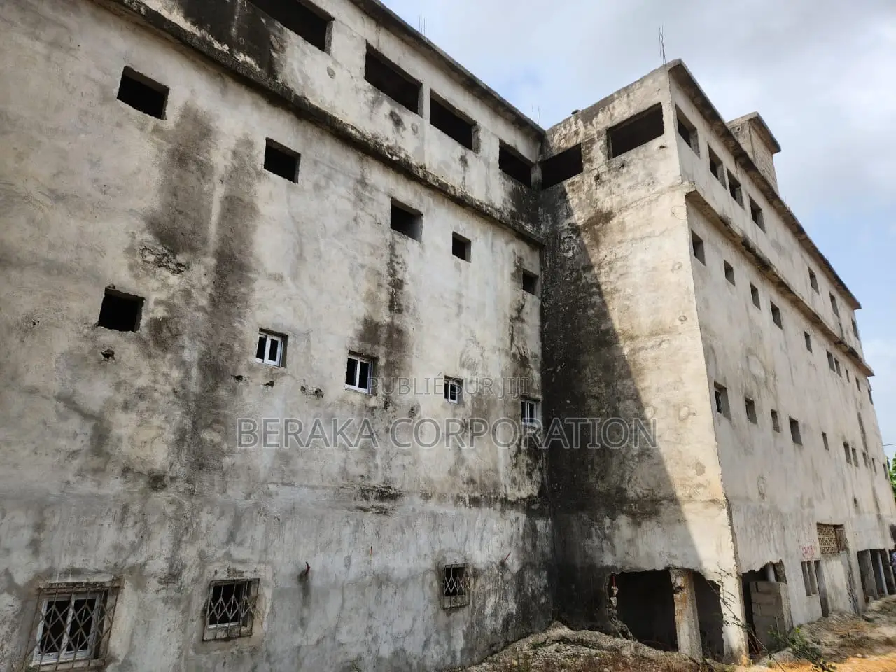 20chbre Blocs d'appartements dans Beraka Corporation, Songon à Vendre