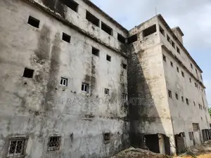20chbre Blocs d'appartements dans Beraka Corporation, Songon à Vendre