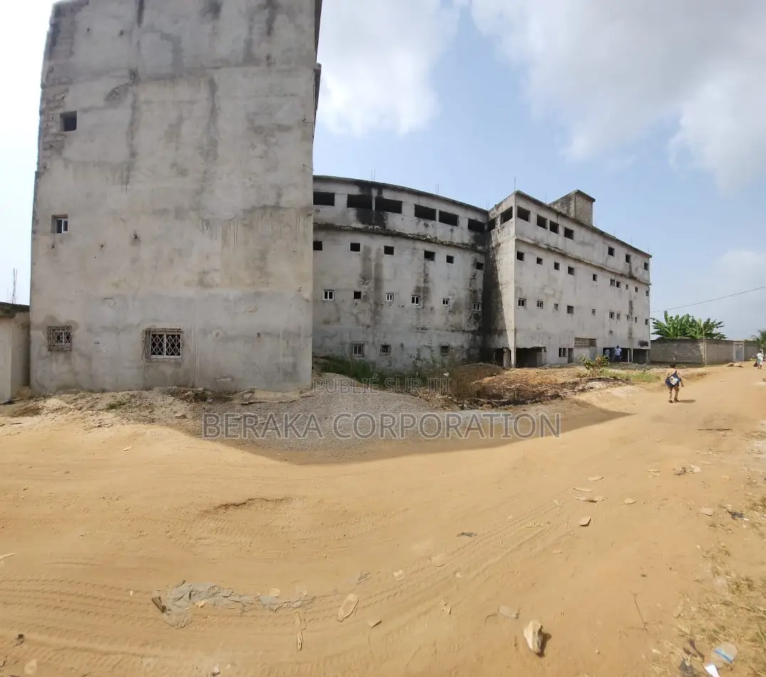 20chbre Blocs d'appartements dans Beraka Corporation, Songon à Vendre