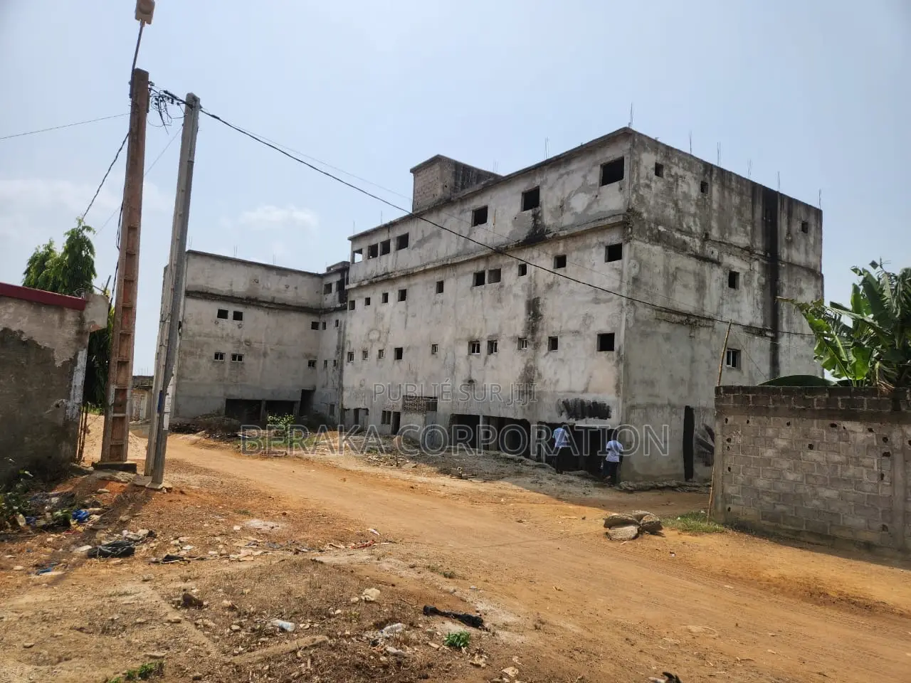 20chbre Blocs d'appartements dans Beraka Corporation, Songon à Vendre