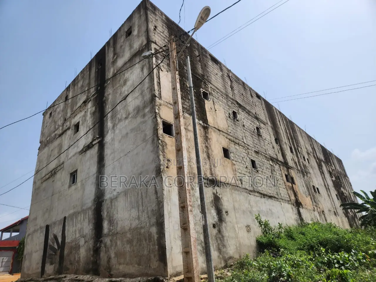 20chbre Blocs d'appartements dans Beraka Corporation, Songon à Vendre