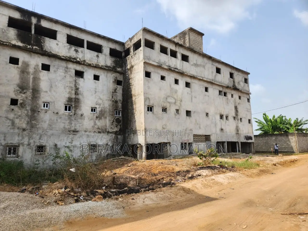 20chbre Blocs d'appartements dans Beraka Corporation, Songon à Vendre
