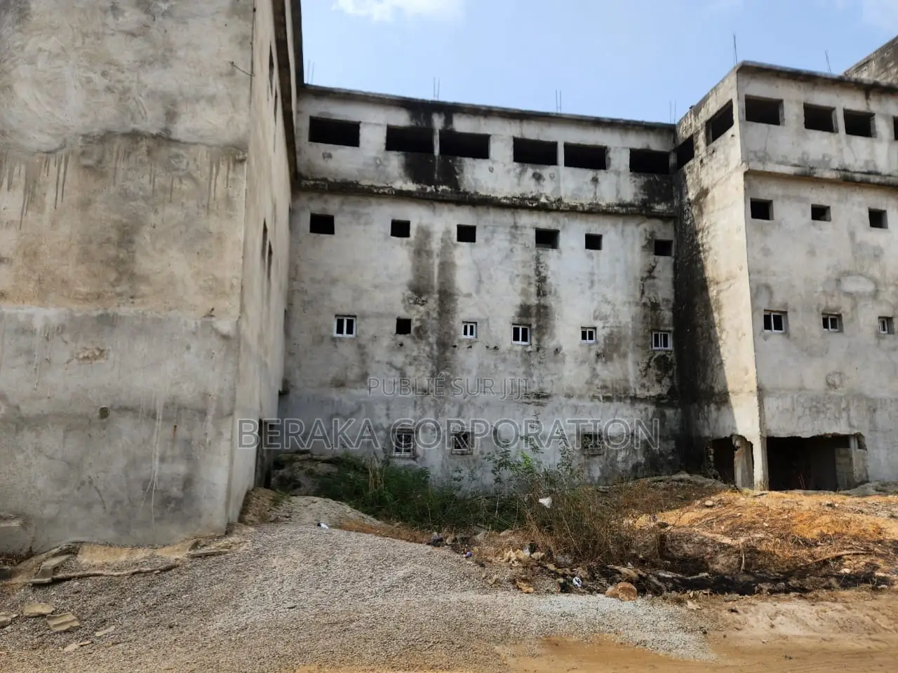 20chbre Blocs d'appartements dans Beraka Corporation, Songon à Vendre