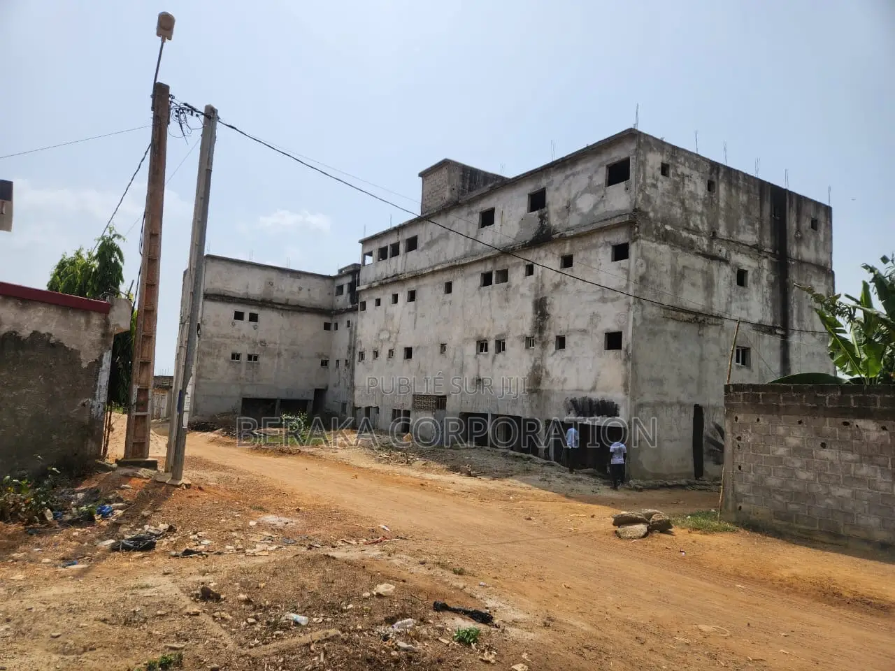 20chbre Blocs d'appartements dans Beraka Corporation, Songon à Vendre