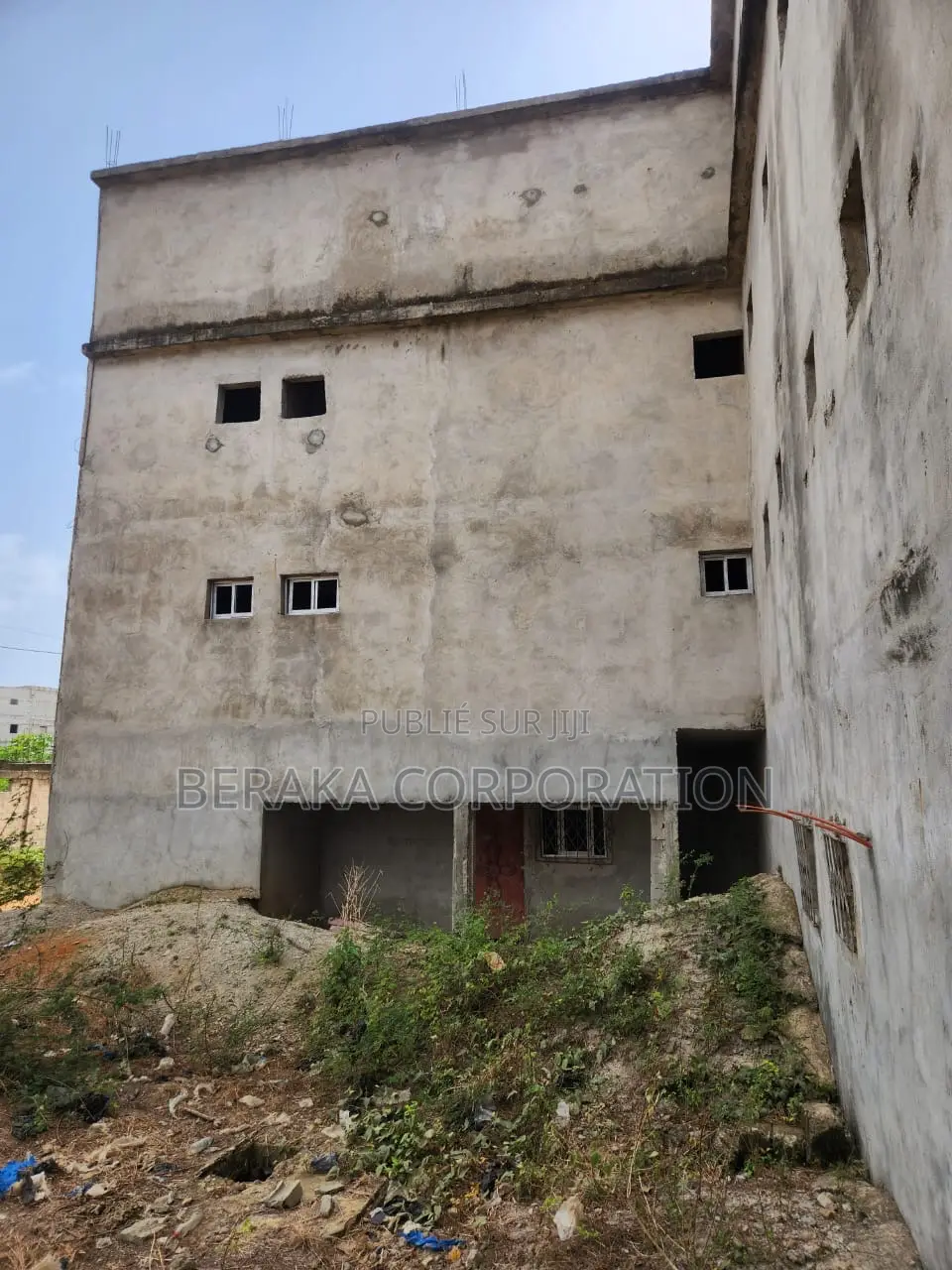 20chbre Blocs d'appartements dans Beraka Corporation, Songon à Vendre