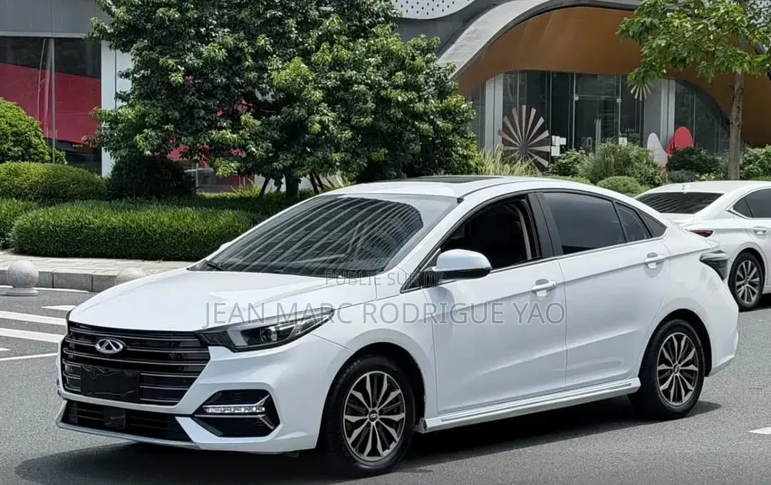 Nouveau Chery Arrizo 5 2025 Blanc cassé
