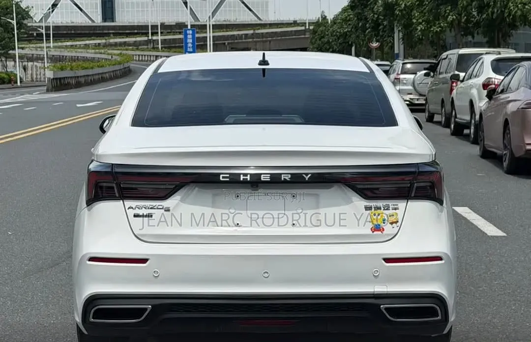 Nouveau Chery Arrizo 5 2025 Blanc cassé