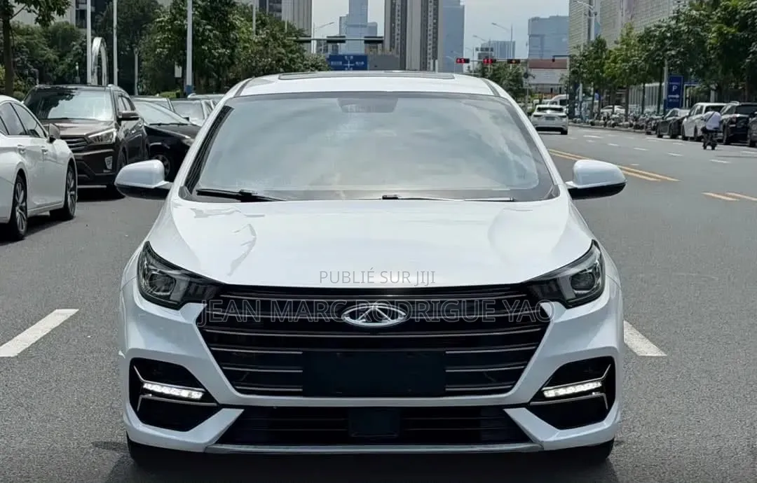 Nouveau Chery Arrizo 5 2025 Blanc cassé