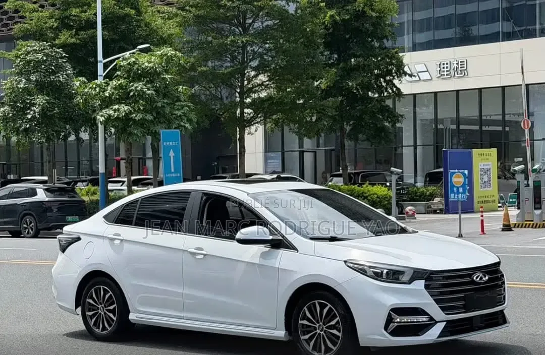 Nouveau Chery Arrizo 5 2025 Blanc cassé