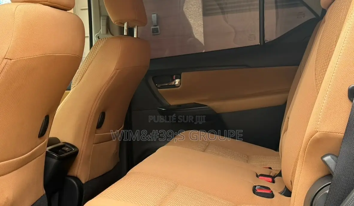 Nouveau Toyota Fortuner 2025 Gris