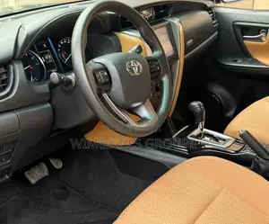 Nouveau Toyota Fortuner 2025 Gris