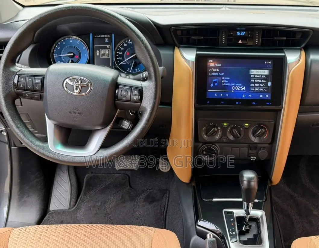 Nouveau Toyota Fortuner 2025 Gris