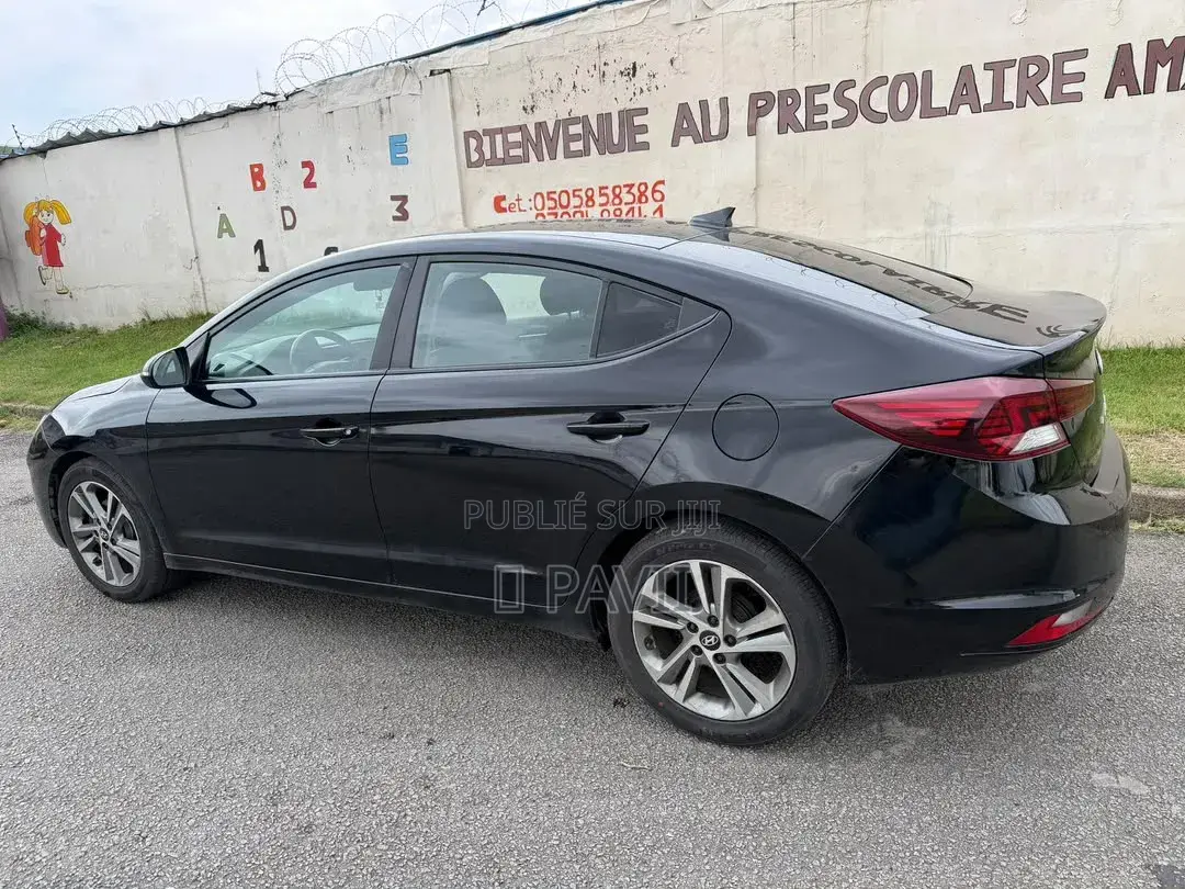 Hyundai Elantra 2021 Noir
