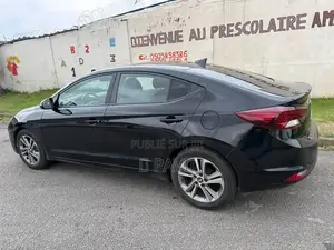 Hyundai Elantra 2021 Noir