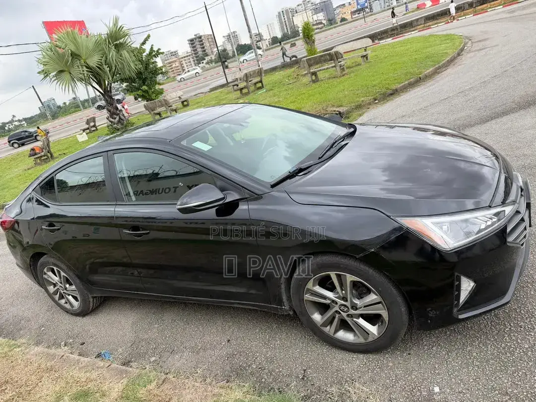 Hyundai Elantra 2021 Noir