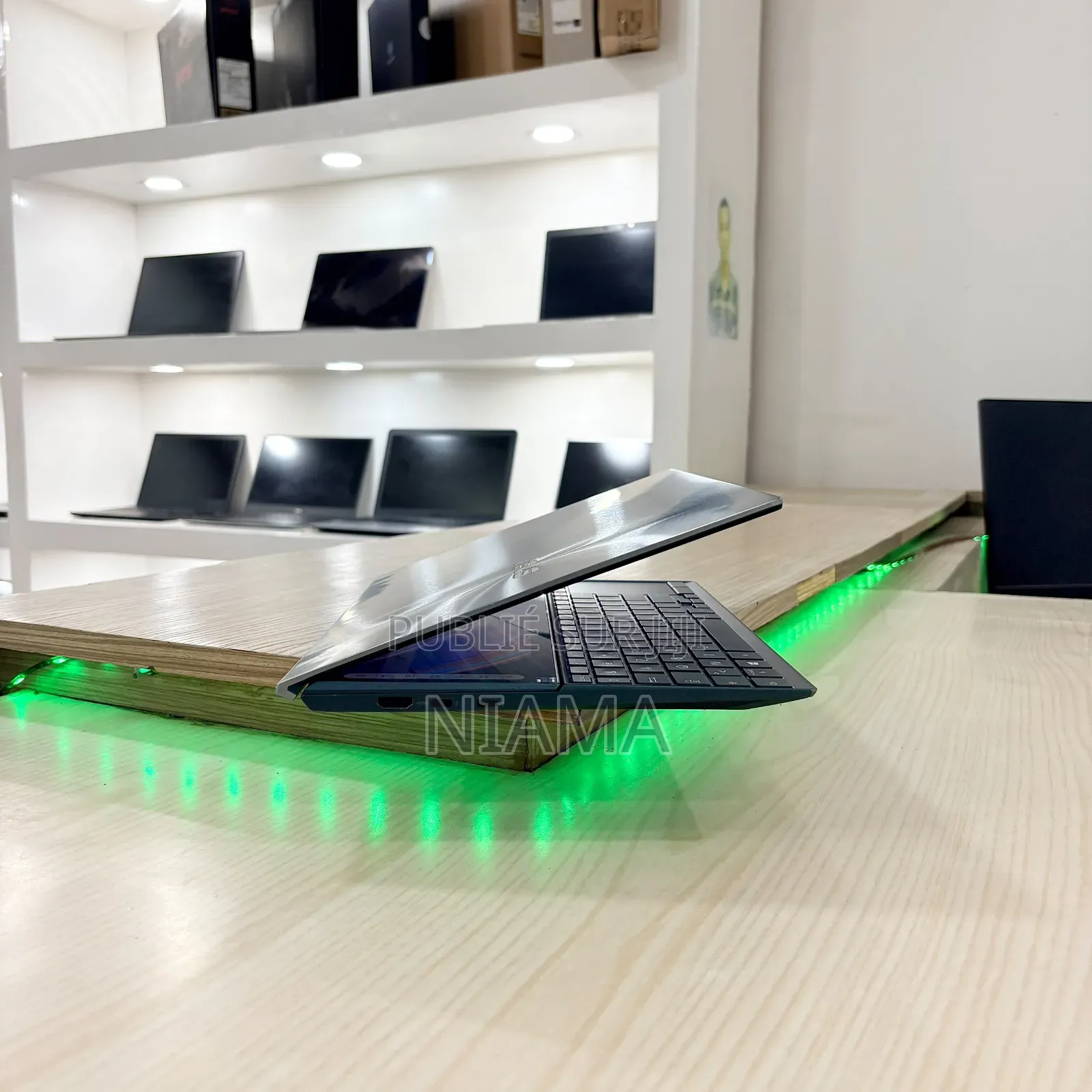 Nouveau Asus Zenbook Duo 16GB Intel Core i5 SSD 512GB