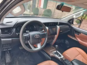 Toyota Fortuner 2020 Noir
