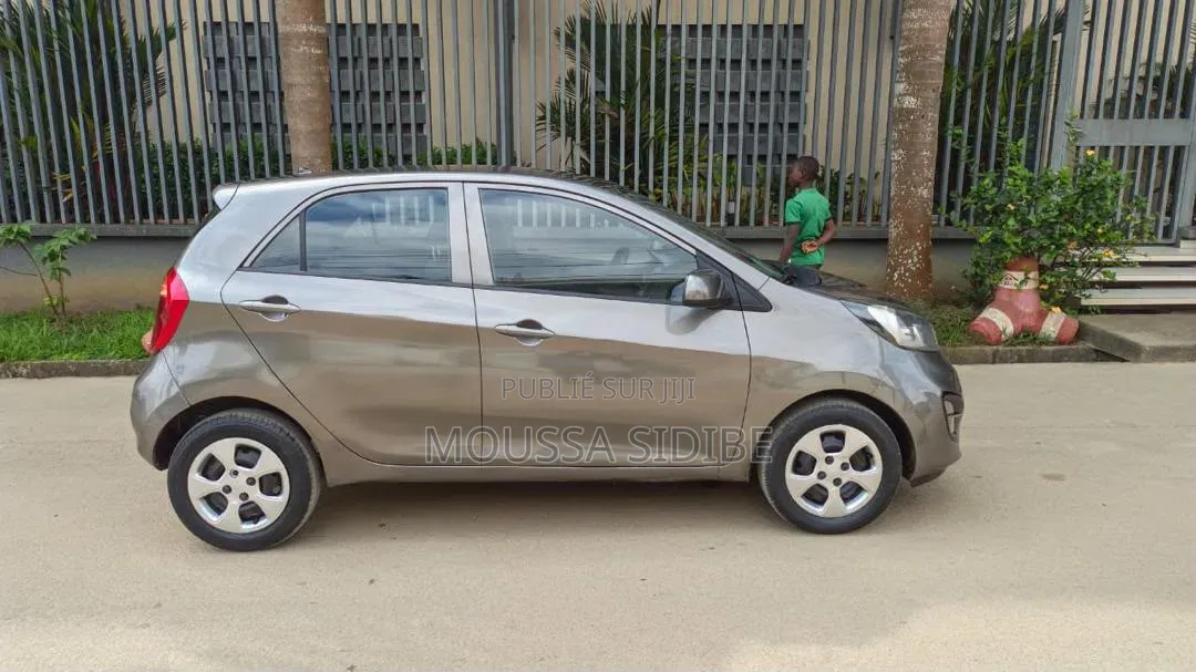 Kia Rio 2017 Gris