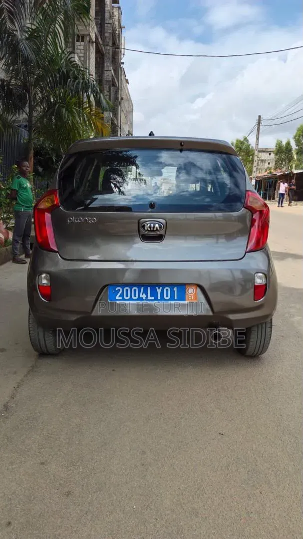 Kia Rio 2017 Gris