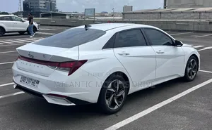 Hyundai Elantra 2021 Blanc