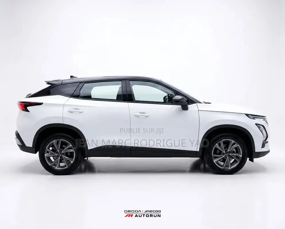 Nouveau Omoda C5 2025 Blanc cassé