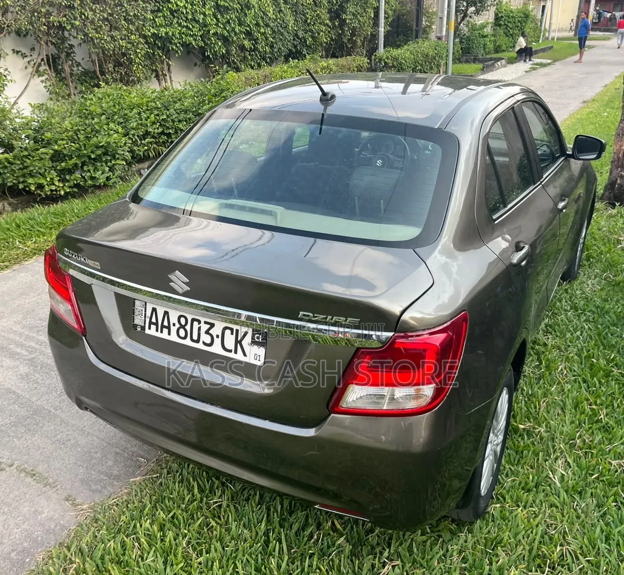Suzuki Dzire 2024 Gris