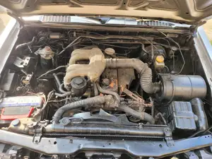 Nissan Hardbody 2010 Gris