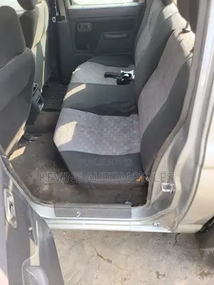 Nissan Hardbody 2010 Gris