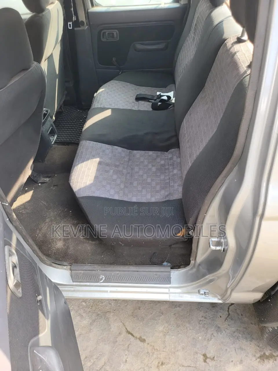Nissan Hardbody 2010 Gris