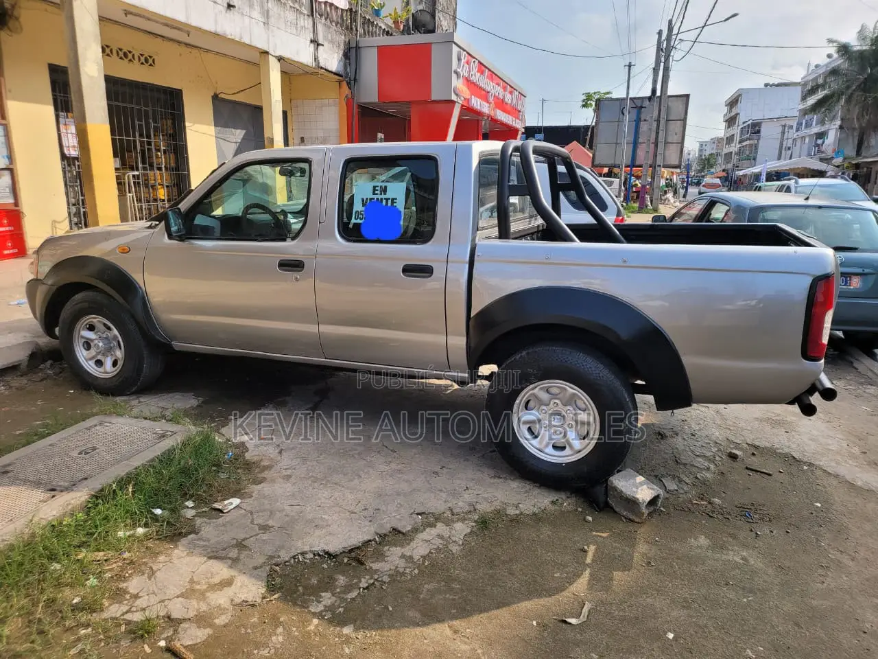 Nissan Hardbody 2010 Gris