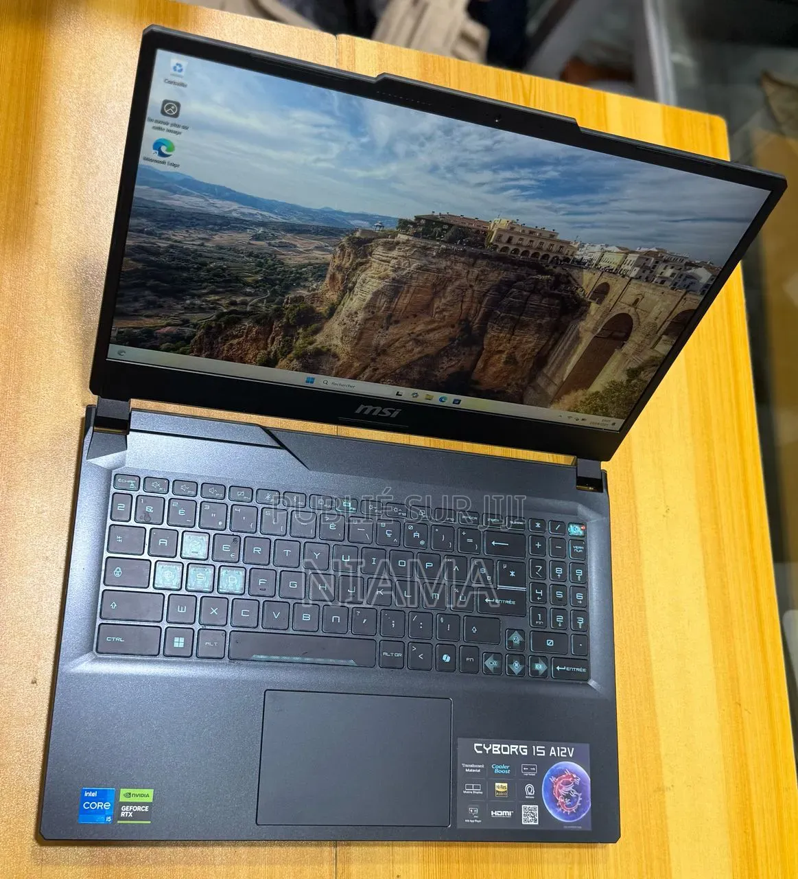 Nouveau Ordinateur portable MSI Cyborg 14 16GB Intel Core i5 SSD 512GB