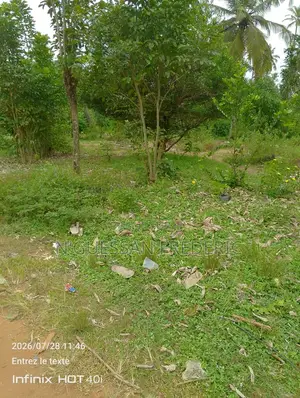 Terrain 680m2 À Mondoukou Avec ACD en Vente