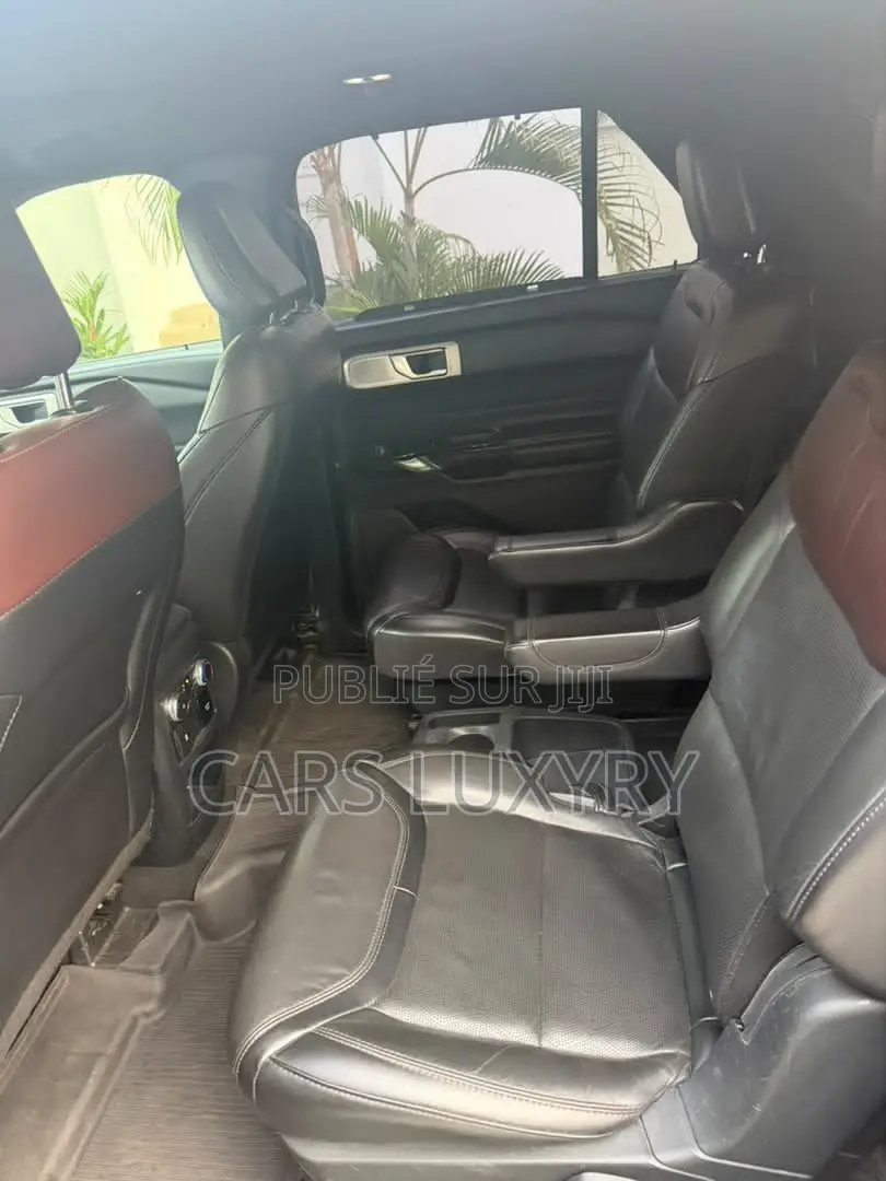 Ford Explorer Platinum 2022 Noir
