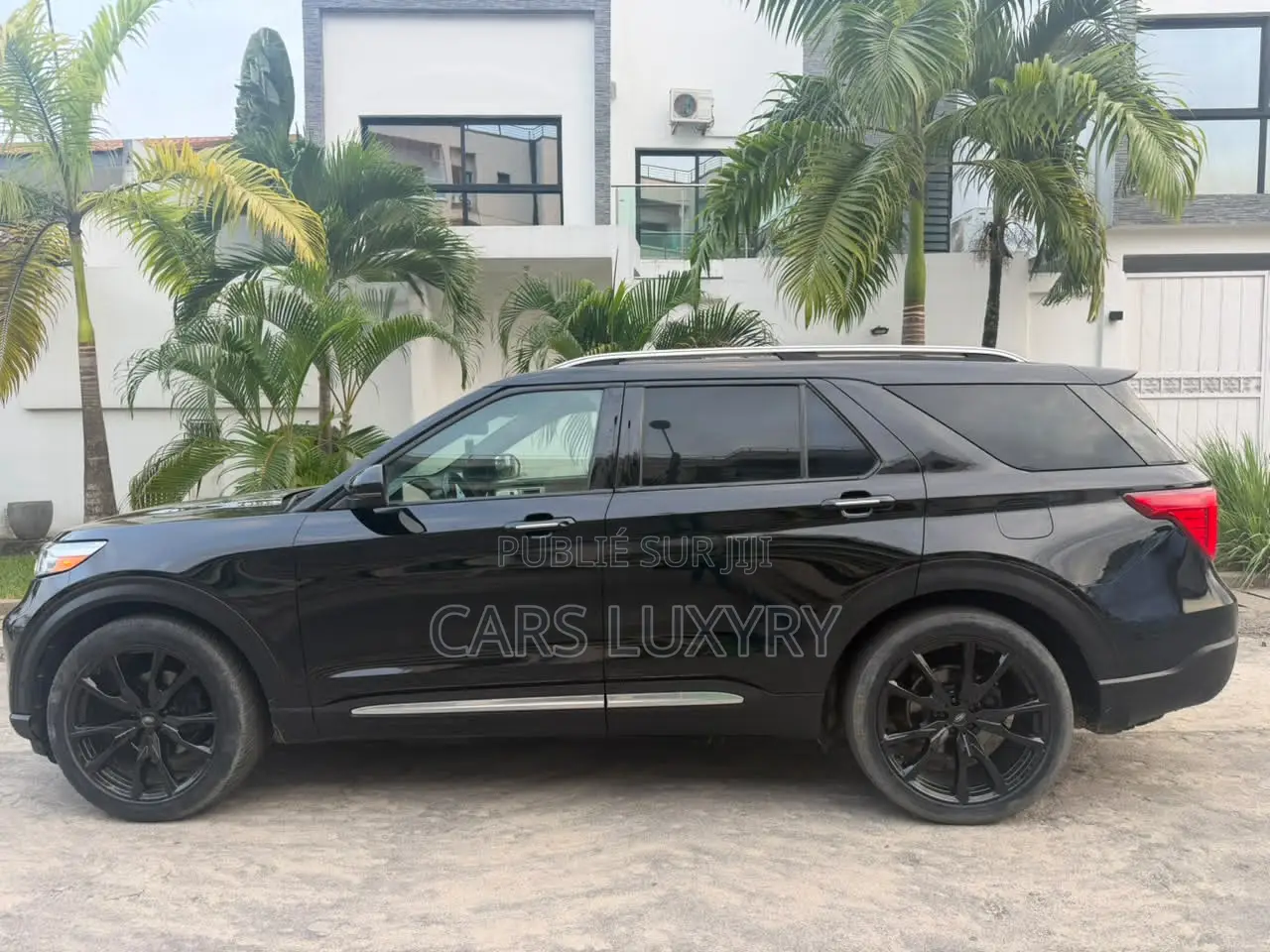 Ford Explorer Platinum 2022 Noir
