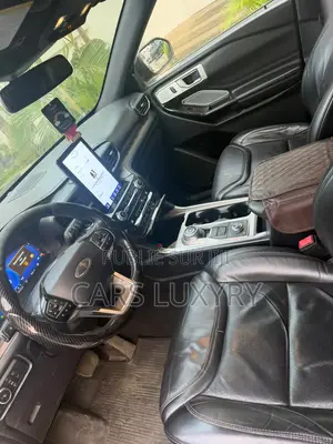 Ford Explorer Platinum 2022 Noir