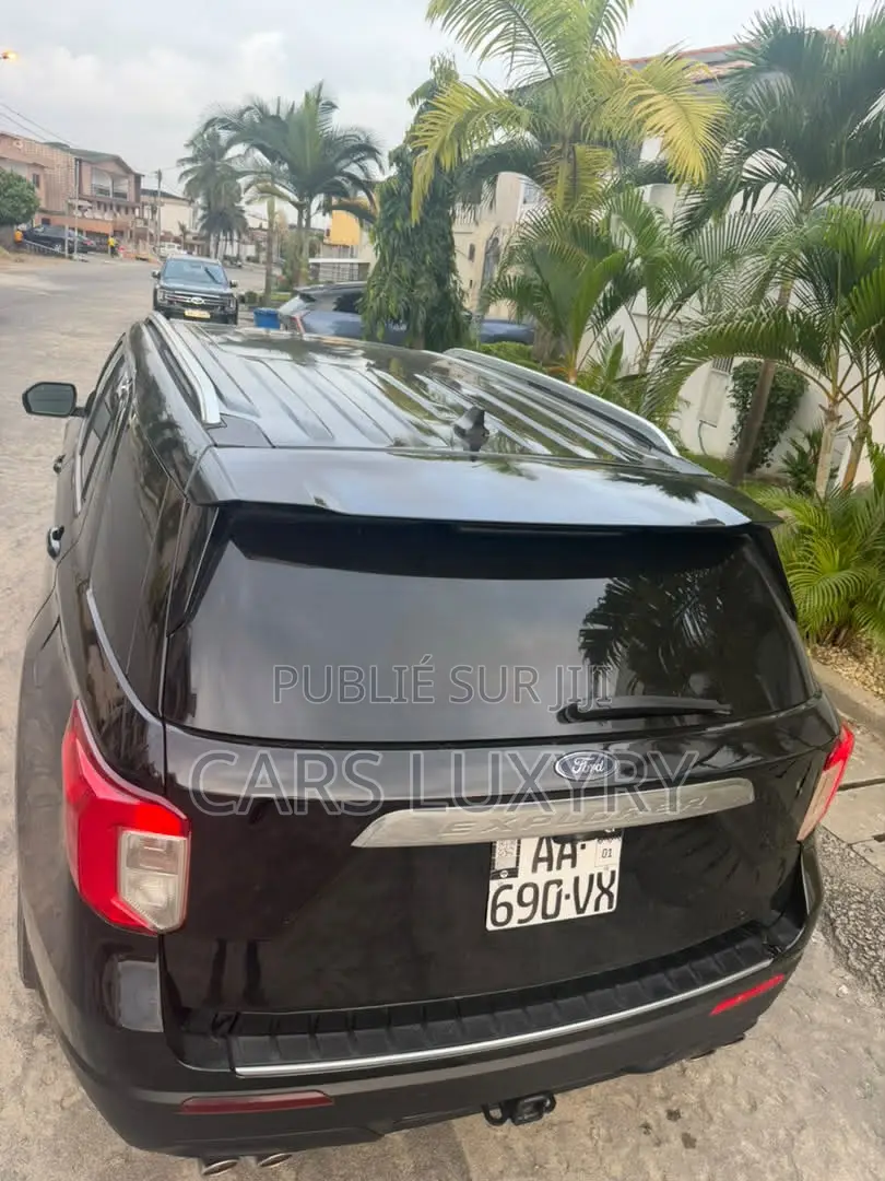 Ford Explorer Platinum 2022 Noir