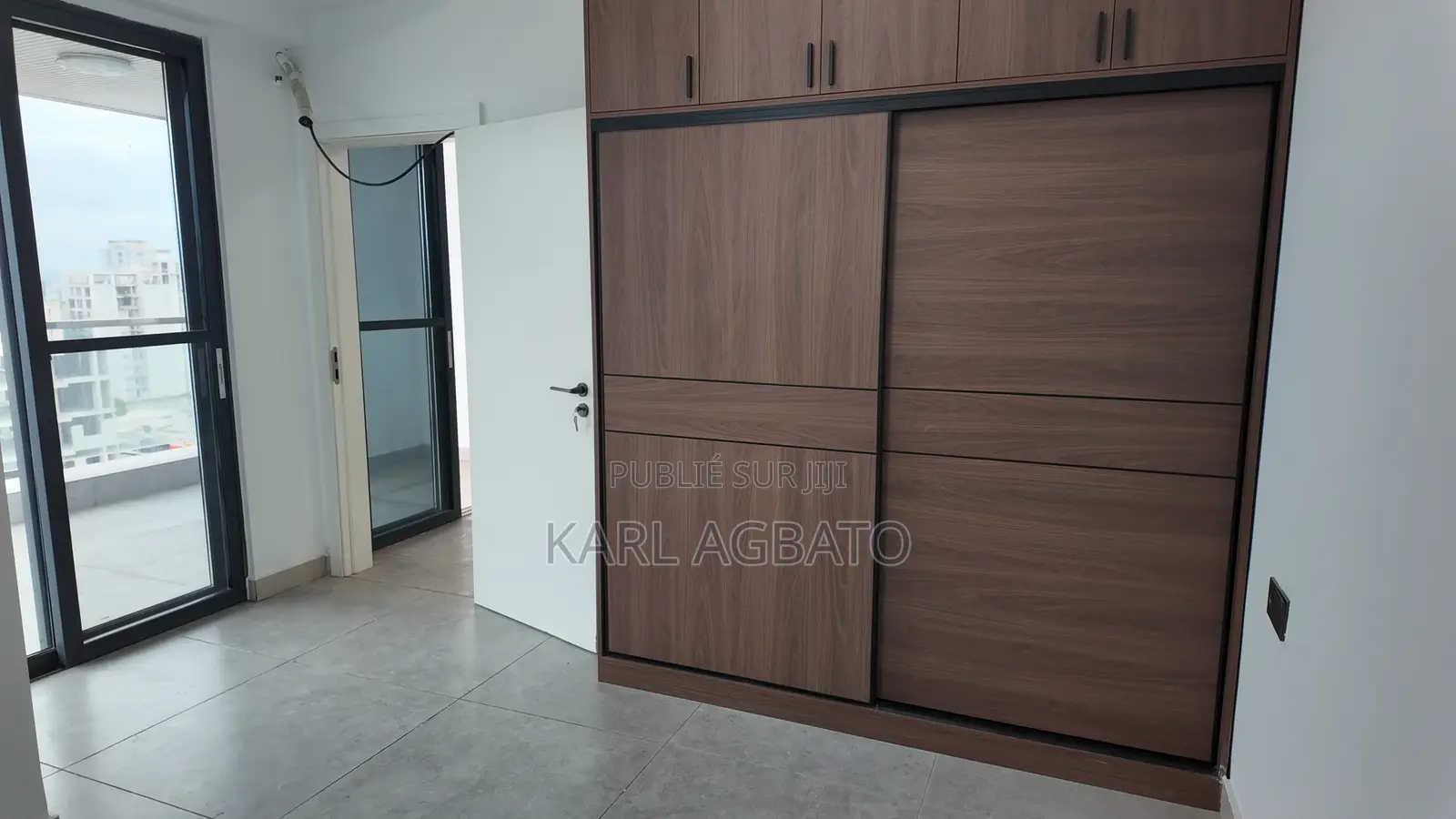 1chbre Appartement dans Karl, Marcory à Vendre