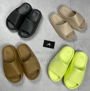 Sandales Yeezy Slide
