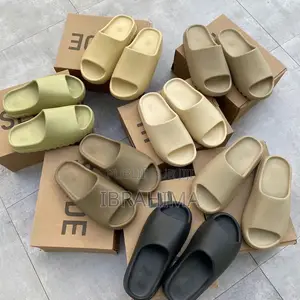 Sandales Yeezy Slide