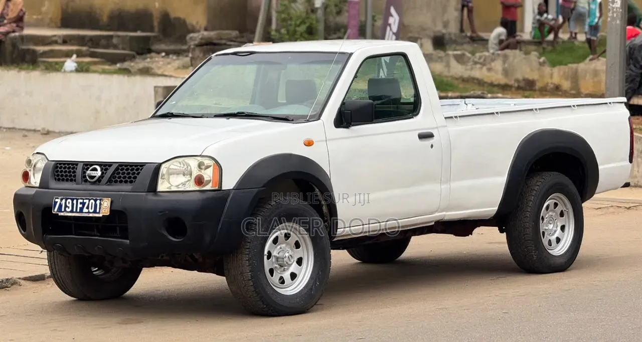 Nissan Hardbody 2013 Blanc