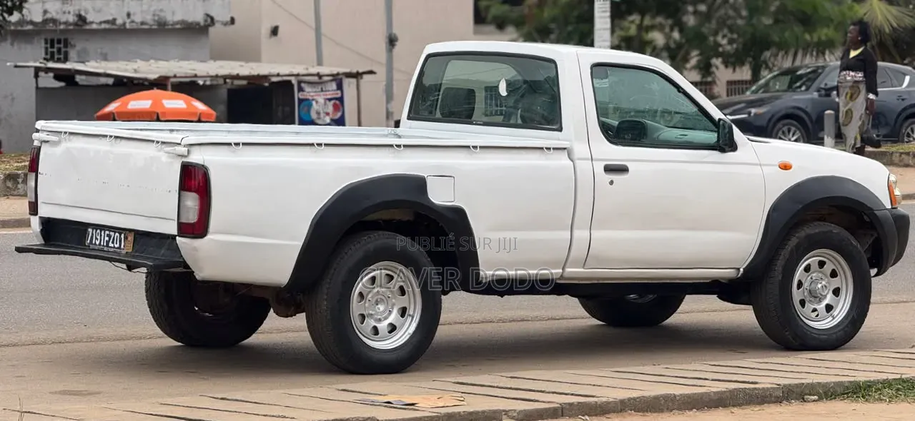 Nissan Hardbody 2013 Blanc