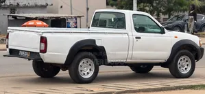 Nissan Hardbody 2013 Blanc