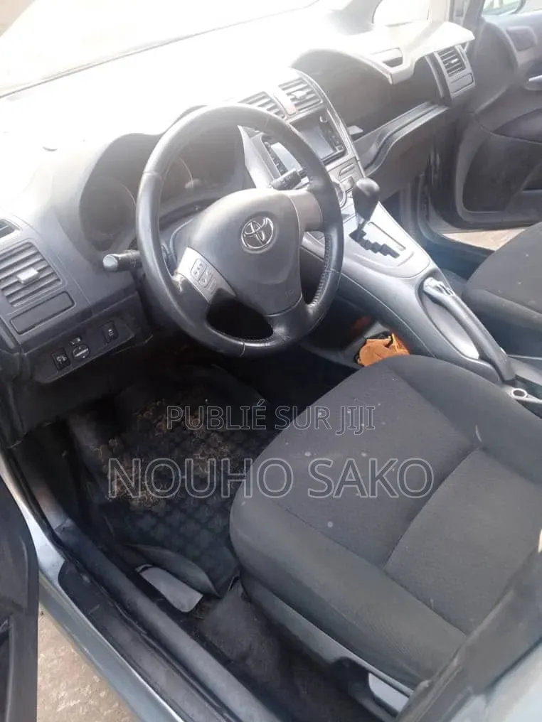 Toyota Auris 2018 Gris