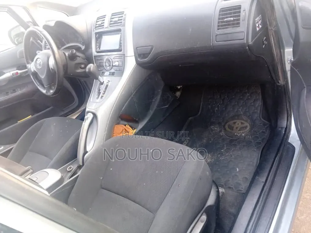 Toyota Auris 2018 Gris