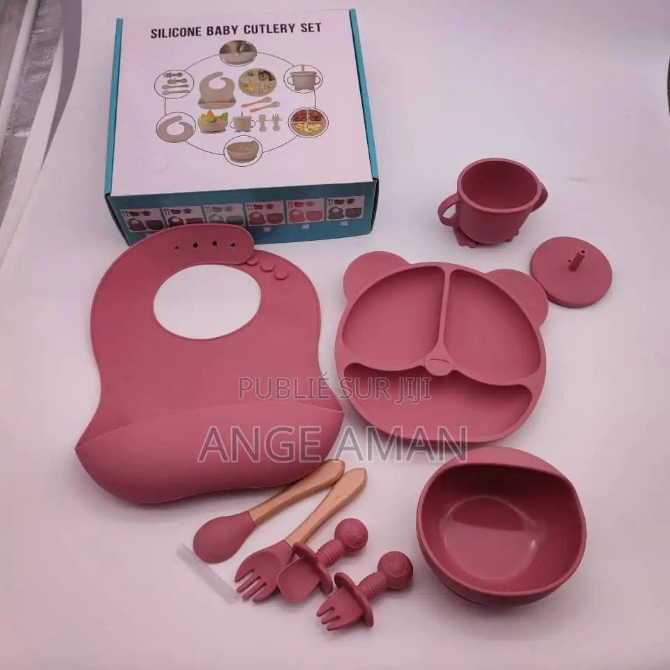 Kit Alimentation Bébé en Silicone – Bavoir, Assiette Compartimentée