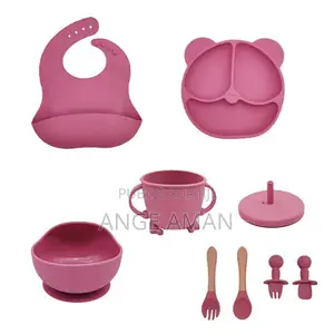 Kit Alimentation Bébé en Silicone – Bavoir, Assiette Compartimentée