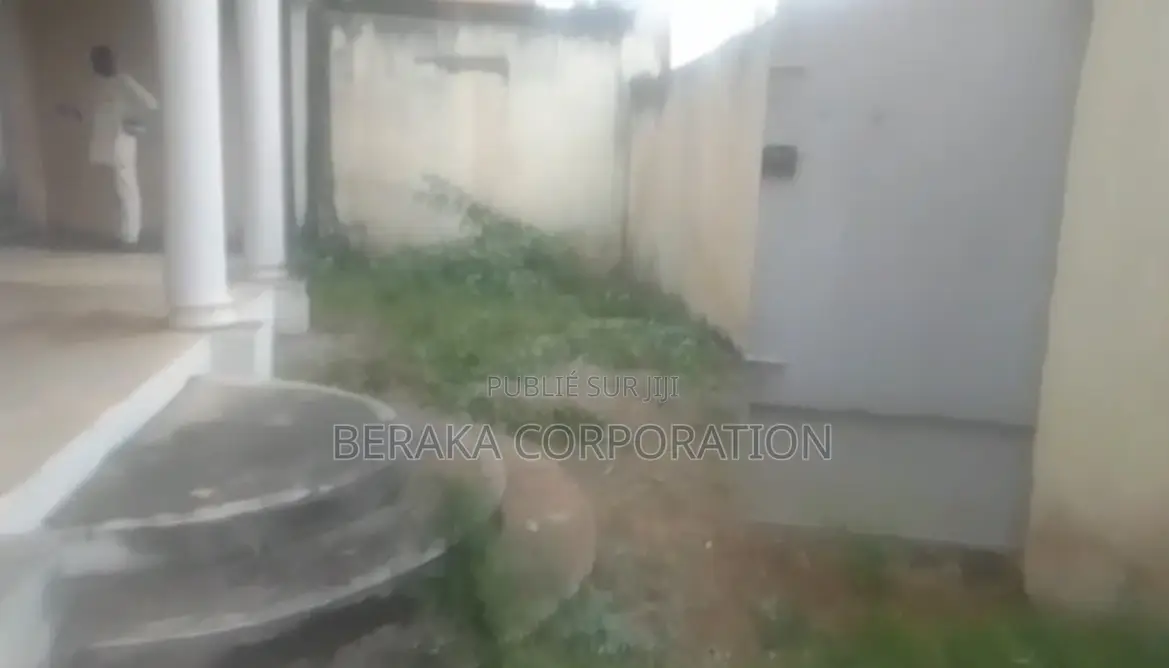 * À VENDRE – TERRAIN DE 300 M2 À BELLE CÔTE*  *Très Beau Terrain Pl