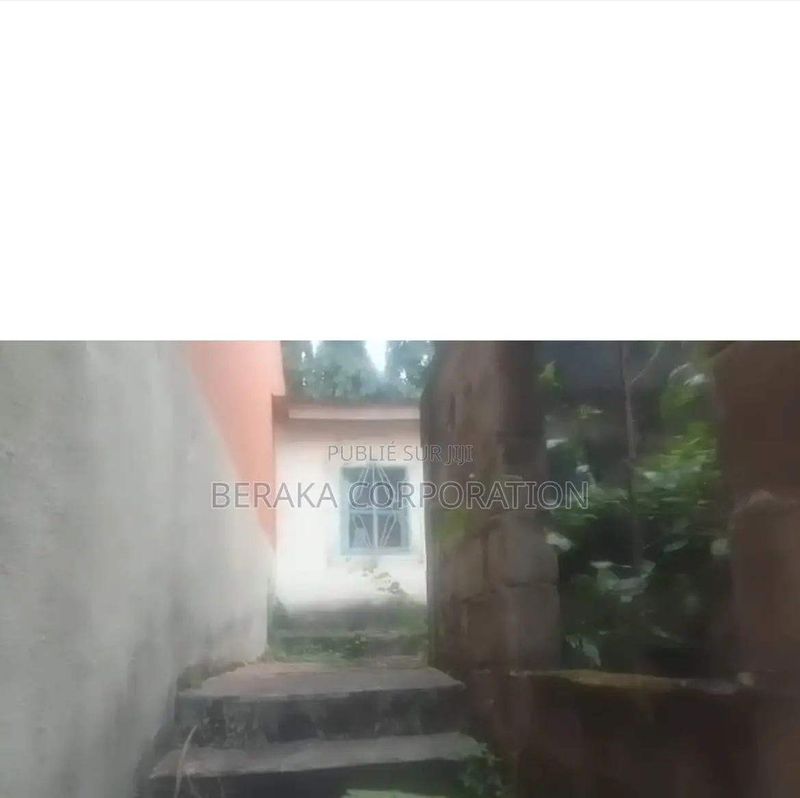 * À VENDRE – TERRAIN DE 300 M2 À BELLE CÔTE*  *Très Beau Terrain Pl