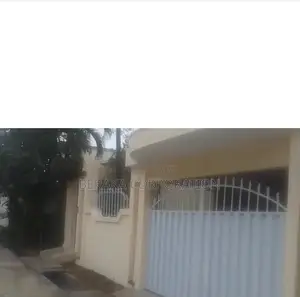 * À VENDRE – TERRAIN DE 300 M2 À BELLE CÔTE*  *Très Beau Terrain Pl