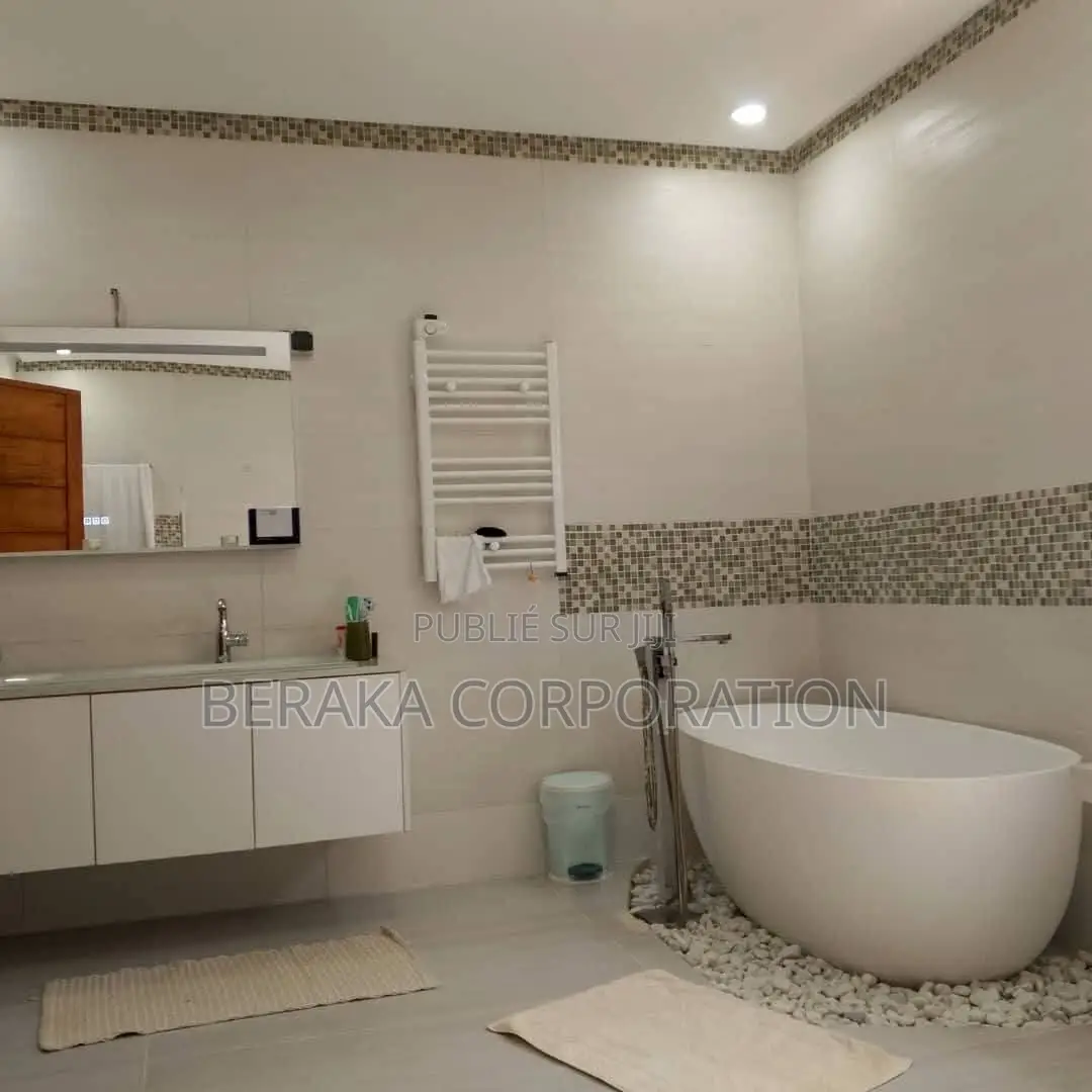 6chbre Duplex dans Beraka Corporation, Cocody à Vendre